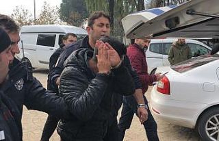 Aldattığı iddiası ile eşini tüfekle vuran koca...