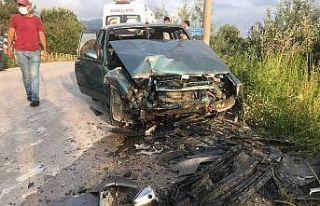 Alkollü sürücü hatalı sollama yaptı, iki otomobil...