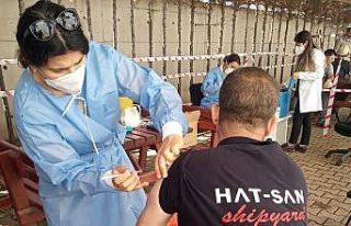 Altınova Tersanelerde işçiler aşılandı