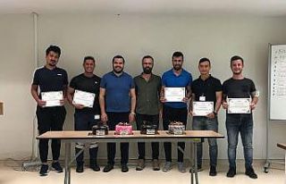 Ambulans personeli zorlu parkurları tamamlayıp sertifikalarını...