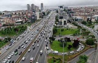 Anadolu yakasında sağanak yağış trafiğe neden...