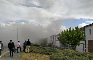 Ankara’da iş merkezinde çıkan yangında dumandan...