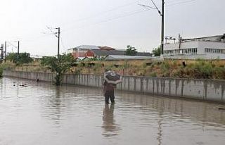 Ankara’da sağanağın ardından gelen sel sokakları...