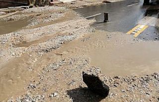 Ankara’da sel: Araçlar sürüklendi, caddeler sular...