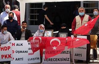 Annelerin HDP önündeki evlat nöbeti sürüyor