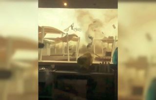 Antalya’da hortum ortalığı savaş alanına çevirdi