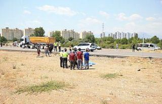 Antalya’da kamyonetle çarpışan motosiklet sürücü...