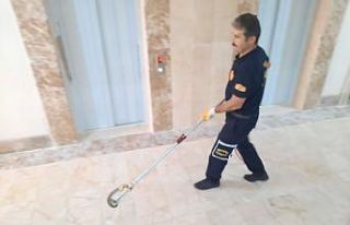 Apartmana giren yılan korkuttu