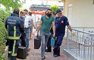 Apartmandan gelen gaz kokusu polis ve itfaiyeyi alarma...