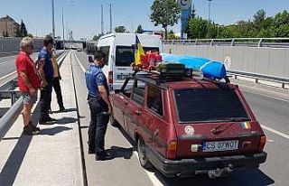 Aracıyla gezen turist şüphe üzerine ihbar edildi,...