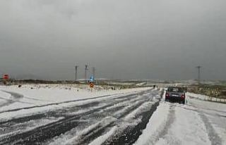 Ardahan bir anda beyaza büründü, araçlar yolda...