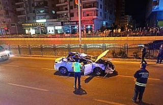 Aşırı hız nedeni ile tıra arkadan çarptı, hurdaya...