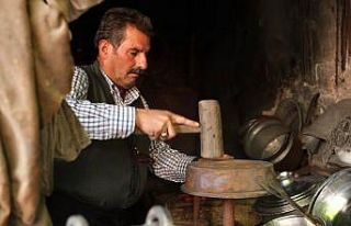 Asırlık dükkan da son kalay ustası