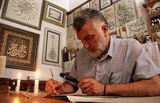 Asırlık mesleğiyle geçmişten geleceğe ışık...