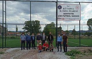 Aslanapa Örenköy’e halı saha