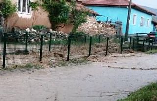 Aslanapa ve Çavdarhisar’da dolu ve sel
