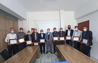 Aslanapa’da muhtarlara teşekkür belgesi