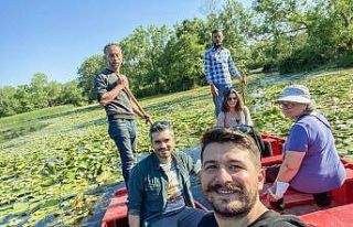 Aslıhan Gürbüz ayıyı biberonla besledi