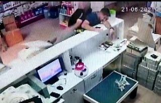 Asma kattan oğlunun üzerine düştü