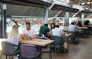 AVM’ler kafe ve restoranların açılmasıyla hareketlilik...