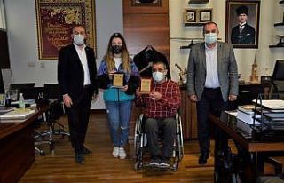 Avrupa üçüncüsü Berfun’a teşekkür plaketi