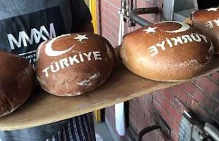 Ay yıldızlı ekmekler büyük ilgi görüyor