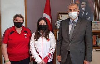 Aydınlı Burcu’dan Avrupa ve Türkiye rekoru