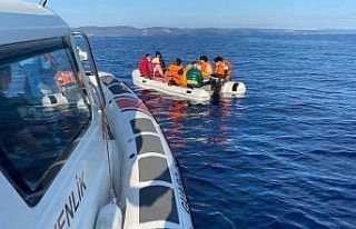 Ayvalık’ta 12 düzensiz göçmen kurtarıldı