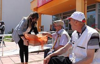 Babalar gününde anlamlı ziyaret