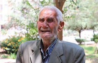 Babalar Gününe parkta yalnız giriyor