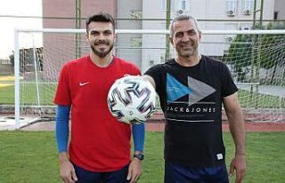 Babasını örnek aldı, kalecilik serüveni transferlerle...