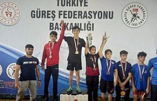 Bağcılarlı sporcu güreşte Türkiye birincisi...