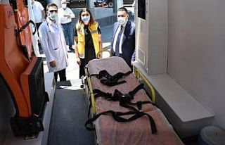 Bağlar belediyesi ambulans ve sağlık ekibi ile...