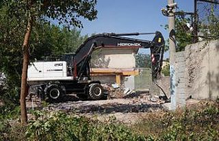 Bağlar’da kamulaştırılan 5 yapının yıkımı...