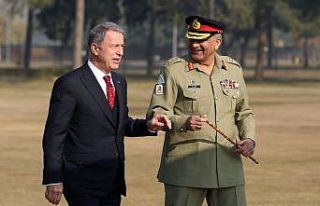 Bakan Akar, Pakistan Kara Kuvvetleri Komutanı Bajwa’yı...