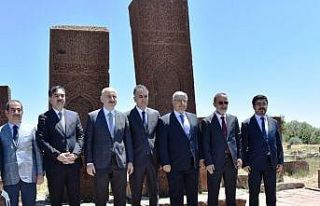 Bakan Karaismailoğlu, Ahlat-Malazgirt Karayolunun...