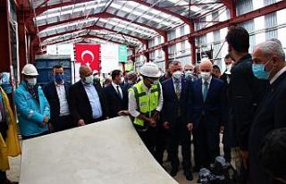 Bakan Karaismailoğlu Darıca sahilindeki metro çalışmalarını...