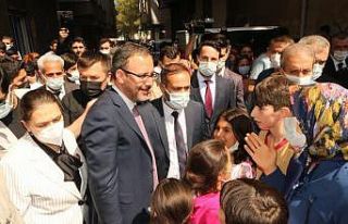 Bakan Kasapoğlu Diyarbakır’da esnafla bir araya...