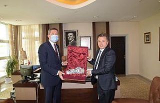 Bakan Selçuk’tan, Rektör Şenocak’a ziyaret