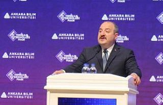 Bakan Varank: “Biz savaşan İHA’larımızı piyasaya...