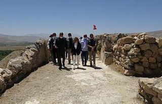 Bakan Yardımcısı Yavuz, Çavuştepe Kalesi tapınağının...