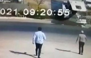 Bakım sırasında freni boşalan tır refüje çıktı