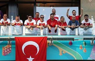 Bakü’de tribünler tek yürek