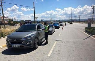 Balıkesir’de jandarma 8 aranan şahsı yakaladı