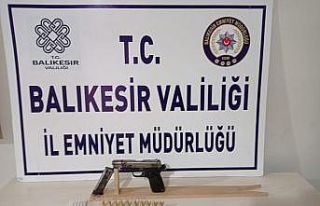 Balıkesir’de polis 12 aranan şahsı gözaltına...
