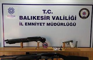 Balıkesir’de polis 24 aranan şahsı yakaladı
