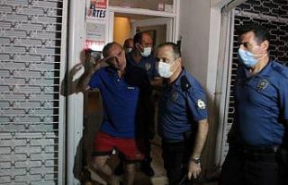 Balkonda ateş yakıp kendini eve kilitledi, çıkarken...