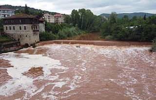 Bartın Irmağı’nda dikkat çeken köpükler oluştu
