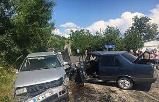 Bartın’da iki otomobil çarpıştı: 2 yaralı