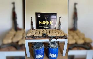 Başkale’de silah, mühimmat ve 52 kilo esrar ele...